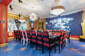 Ultimate Hollywood Themed Mansion for Big Groups