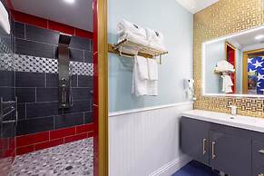 Ultimate Hollywood Themed Mansion for Big Groups