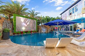 Ultimate Hollywood Themed Mansion for Big Groups