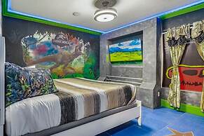 Ultimate Hollywood Themed Mansion for Big Groups