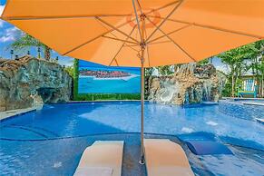 Ultimate Hollywood Themed Mansion for Big Groups