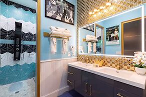 Ultimate Hollywood Themed Mansion for Big Groups