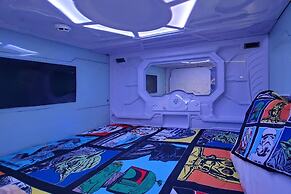 Ultimate Hollywood Themed Mansion for Big Groups