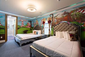 Ultimate Hollywood Themed Mansion for Big Groups