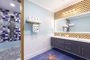 Ultimate Hollywood Themed Mansion for Big Groups