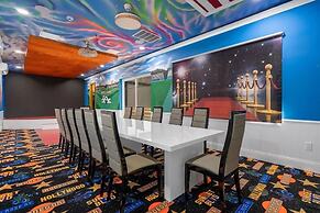 Ultimate Hollywood Themed Mansion for Big Groups