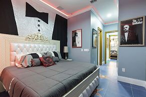 Ultimate Hollywood Themed Mansion for Big Groups