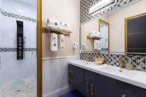 Ultimate Hollywood Themed Mansion for Big Groups