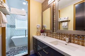 Ultimate Hollywood Themed Mansion for Big Groups