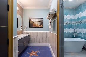 Ultimate Hollywood Themed Mansion for Big Groups