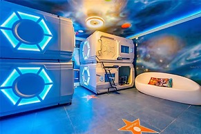 Ultimate Hollywood Themed Mansion for Big Groups