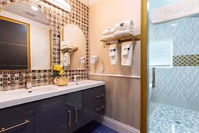 Ultimate Hollywood Themed Mansion for Big Groups