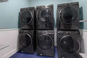 Ultimate Hollywood Themed Mansion for Big Groups