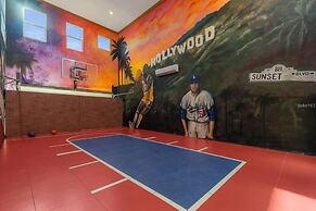 Ultimate Hollywood Themed Mansion for Big Groups