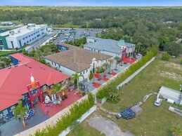 Ultimate Hollywood Themed Mansion for Big Groups