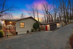View West Lakefront Cottage 4 Bedroom Cottage
