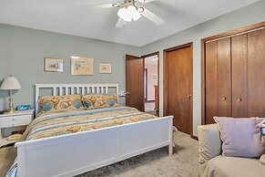 View West Lakefront Cottage 4 Bedroom Cottage