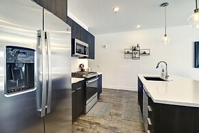 River West 611 2 Bedroom Condo