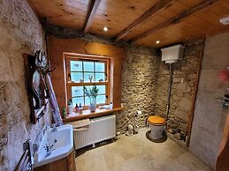 Traditional 2-bed Cottage in Dalry