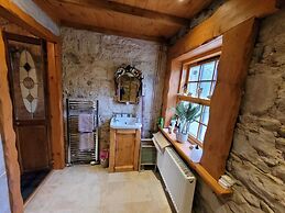 Traditional 2-bed Cottage in Dalry
