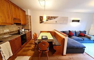 Apartment With Balcony and Mountain Views