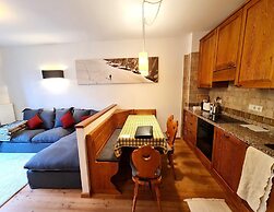 Apartment With Balcony and Mountain Views