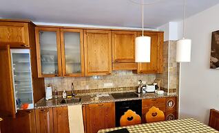 Apartment With Balcony and Mountain Views