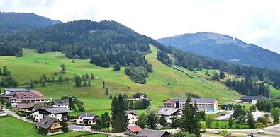 Apartment With Balcony and Mountain Views