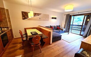 Apartment With Balcony and Mountain Views