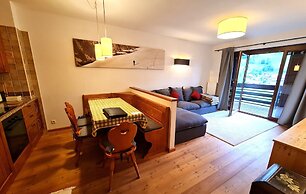 Apartment With Balcony and Mountain Views