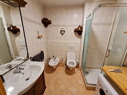 Apartment With Balcony and Mountain Views