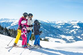 Spacious Apartment With Terrace