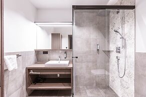 Spacious Apartment With Terrace