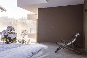 Spacious Apartment With Terrace