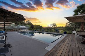 Kenwood Vista by Avantstay 7acres w/ Pool, Fire Pit, Vineyard Views