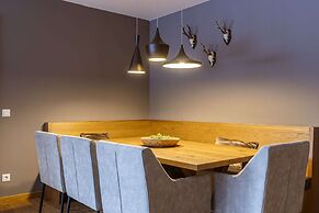 Spacious Apartment With Swimming Pool