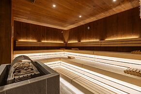 Spacious Apartment With Swimming Pool