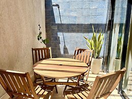 Hyde Park Terrace - by Living