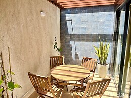 Hyde Park Terrace - by Living