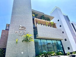 Hyde Park Terrace - by Living