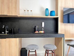 Hyde Park Terrace - by Living