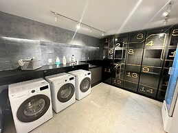 Hyde Park Terrace - by Living