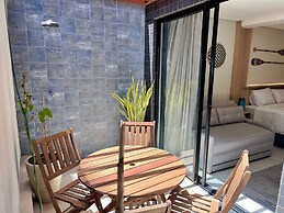 Hyde Park Terrace - by Living