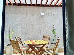 Hyde Park Terrace - by Living