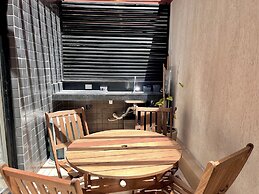 Hyde Park Terrace - by Living