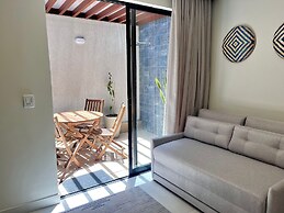 Hyde Park Terrace - by Living