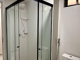 Hyde Park Terrace - by Living