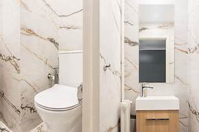 Spacious and Sunlit Seaside Flat