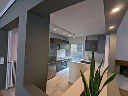 Spacious and Sunlit Seaside Flat