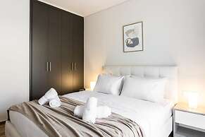 Spacious and Sunlit Seaside Flat